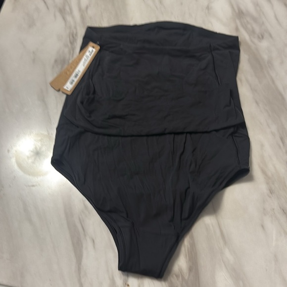 Skims fits everybody maternity high waisted brief NWT size small - Picture 3 of 6